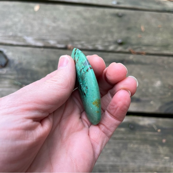 Turquoise With Cuperite Crystal - Picture 5 of 15